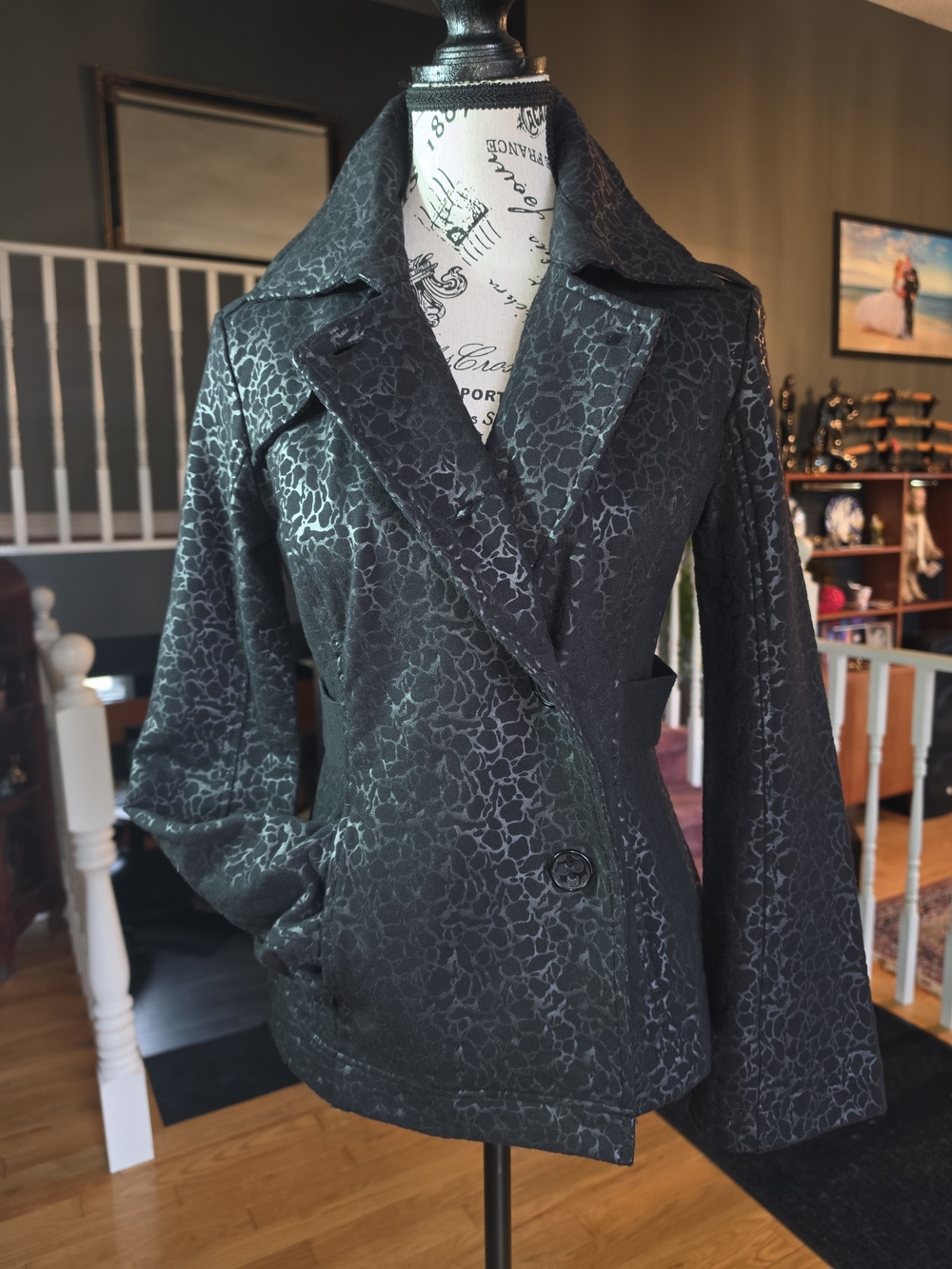 Women’s Black Patterned Button-Front Jacket - Picture 6 of 16